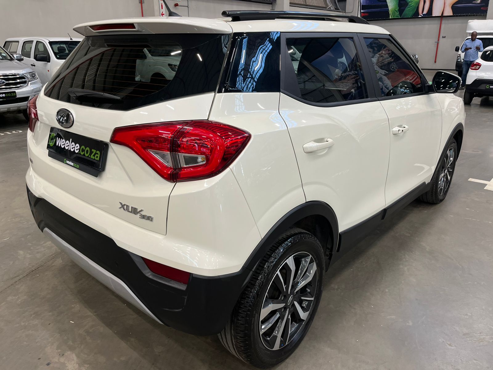MAHINDRA XUV300 XUV300 1.5D (W8)
